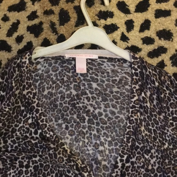Victoria secret Leopard cardigan - Picture 4 of 5